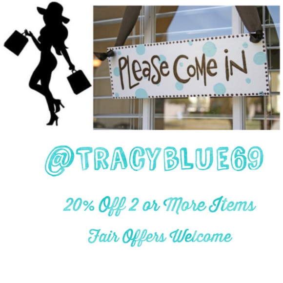 Welcome To My Closest! 🙋‍♀️ - Picture 3 of 3